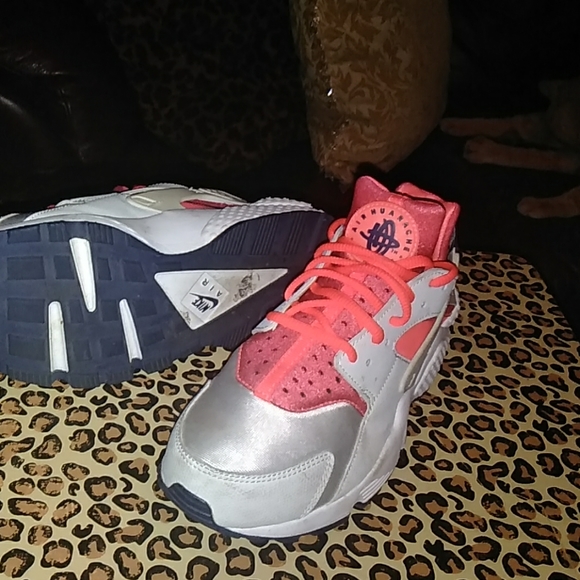 COPY - Pre-owned AIR HUARACHE BY NIKE - Picture 2 of 5